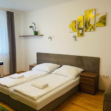 Weninger Studio Apartman Kiskunhalas Buitenkant foto