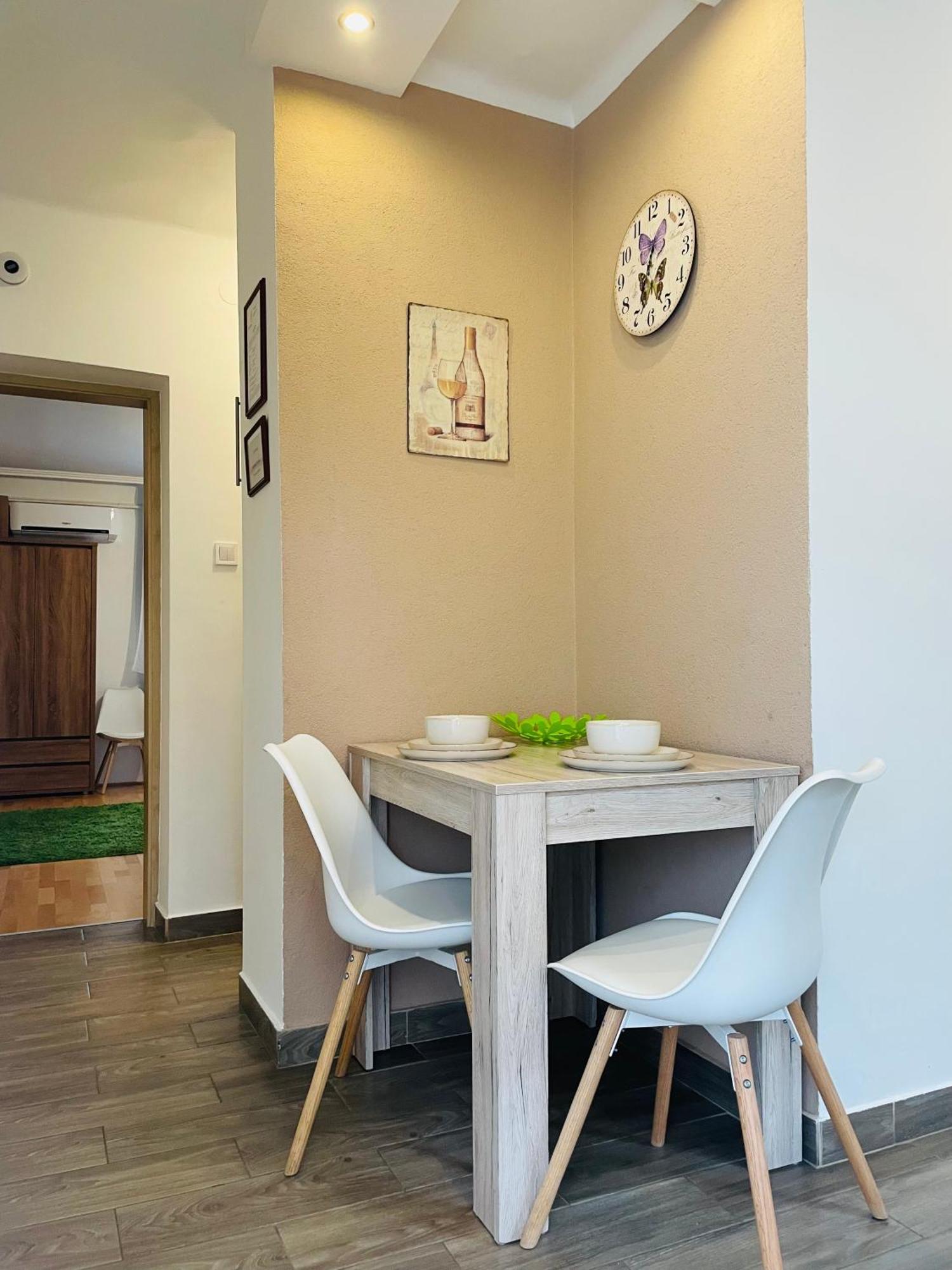 Weninger Studio Apartman Kiskunhalas Buitenkant foto