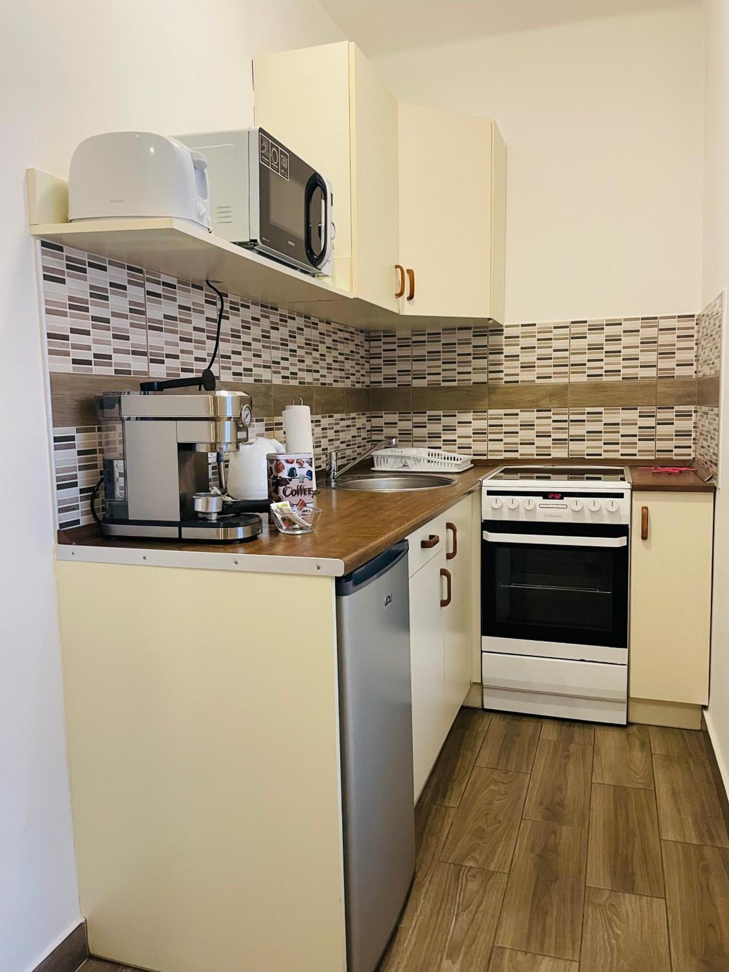 Weninger Studio Apartman Kiskunhalas Buitenkant foto