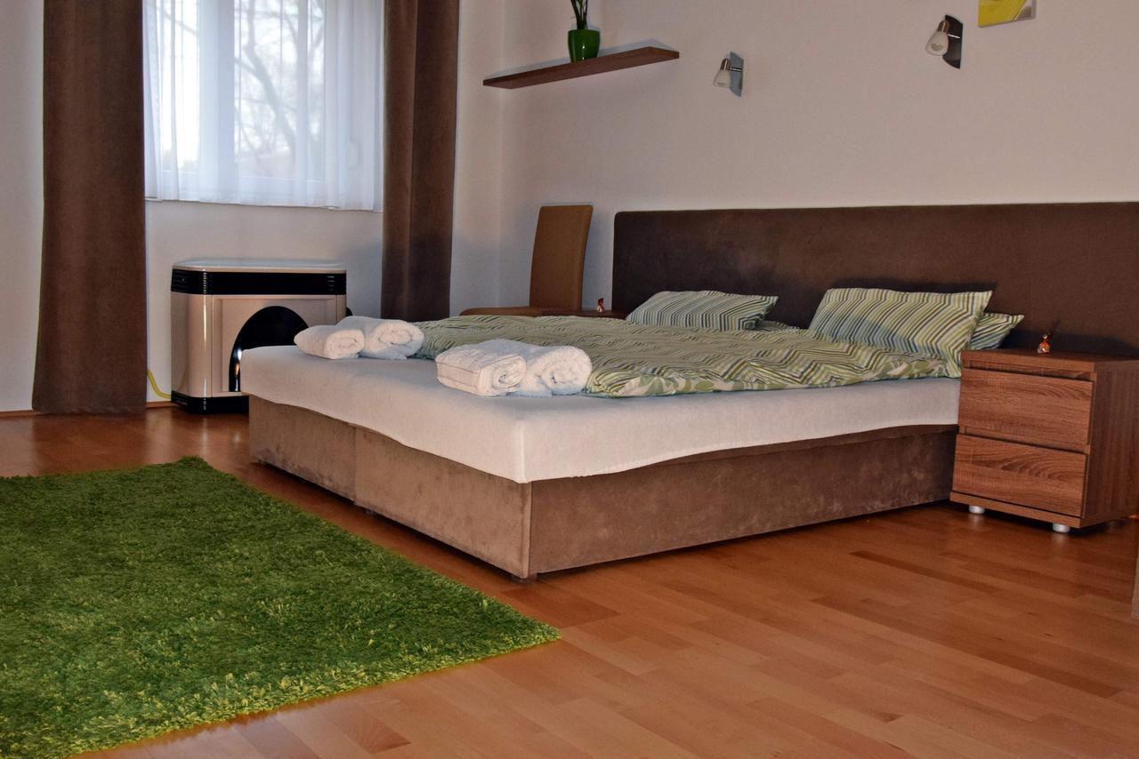 Weninger Studio Apartman Kiskunhalas Buitenkant foto