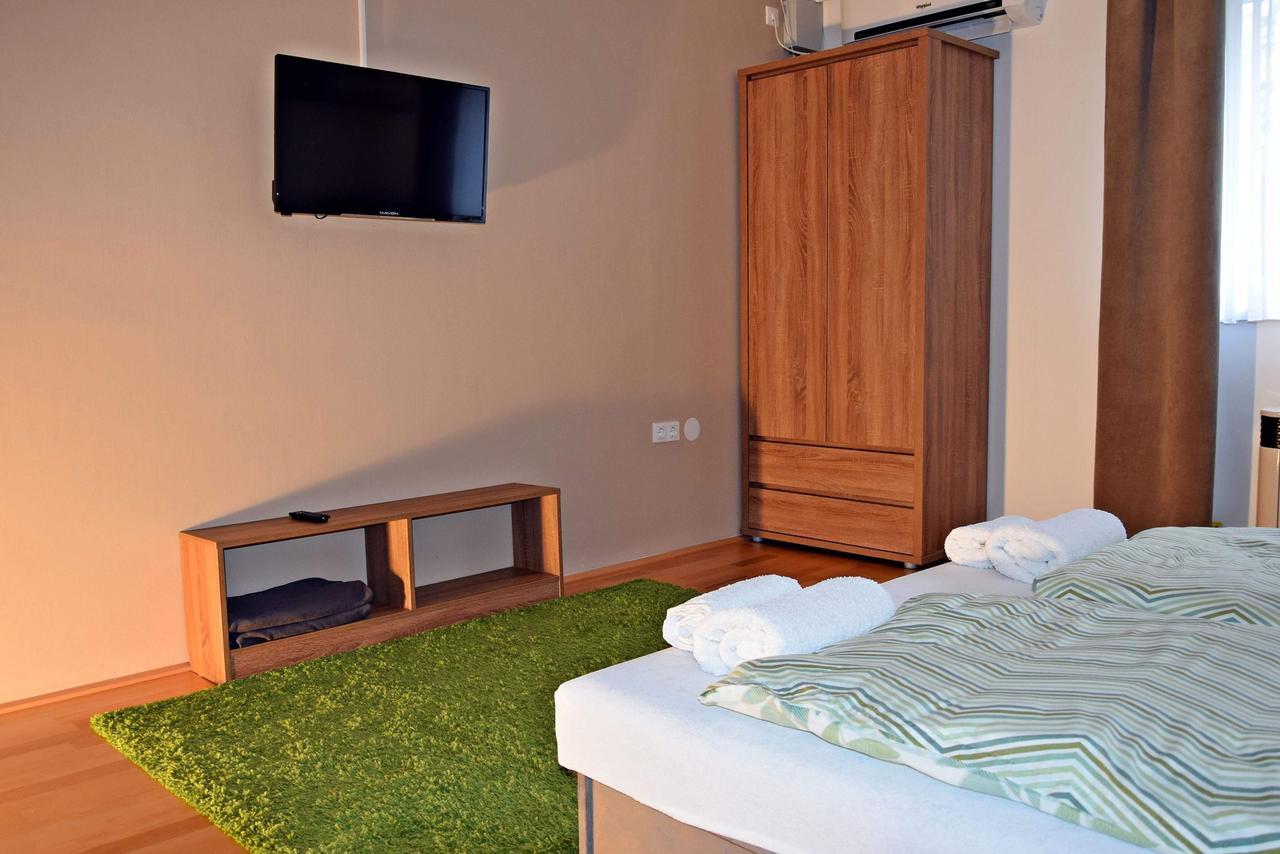 Weninger Studio Apartman Kiskunhalas Buitenkant foto