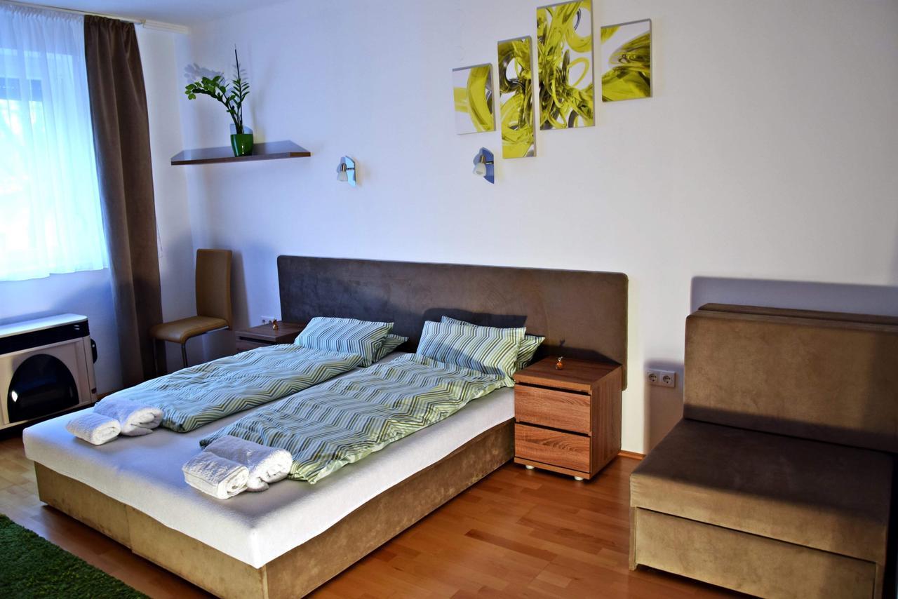 Weninger Studio Apartman Kiskunhalas Buitenkant foto